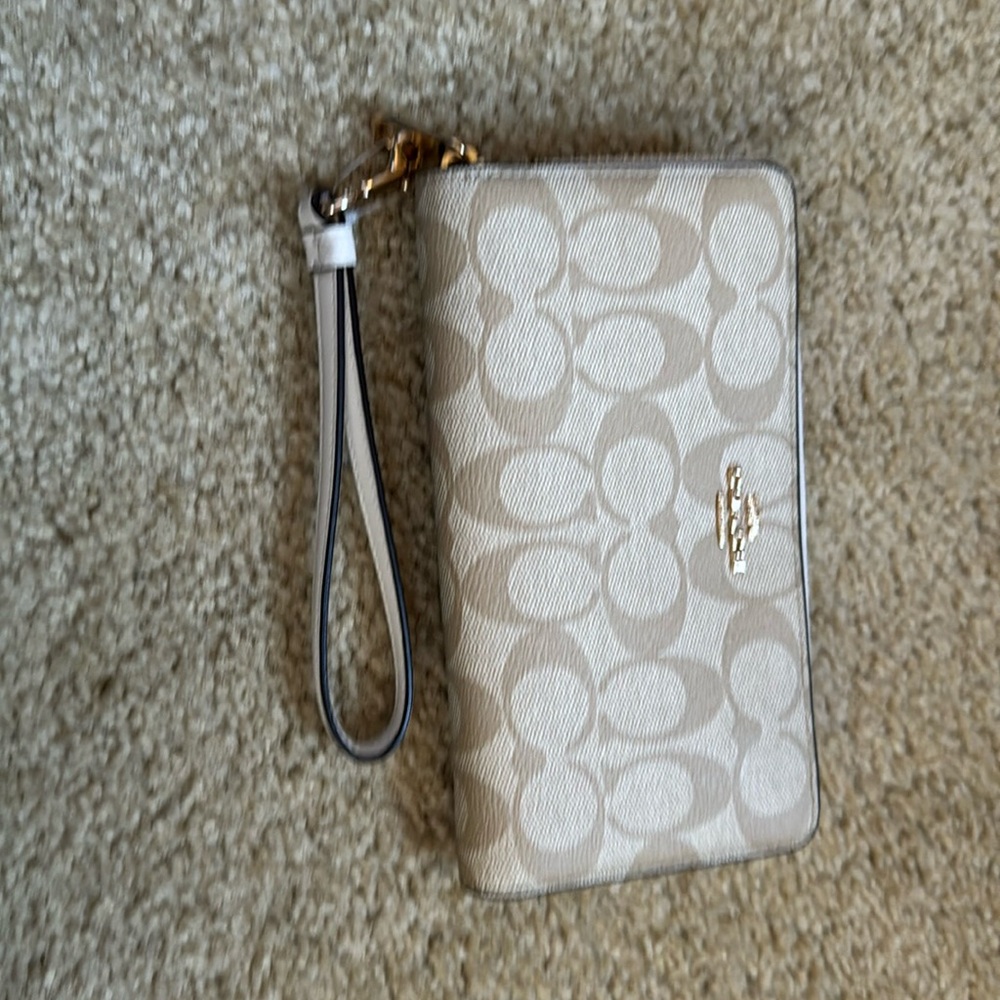 Coach wallet🎈🎈